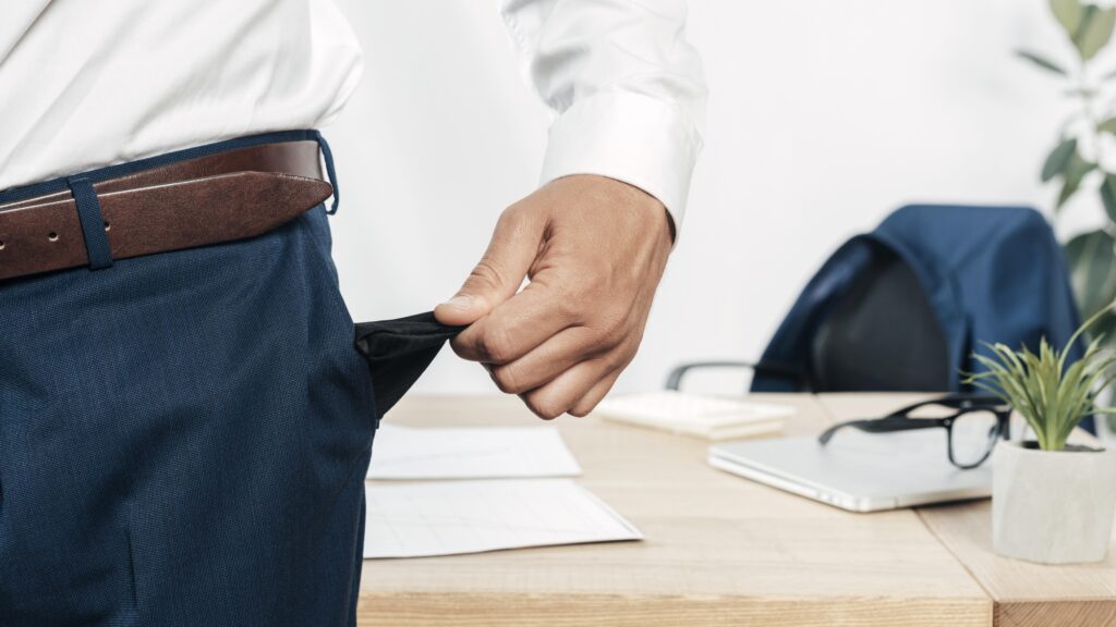 Parou de contribuir? Veja como manter benefícios do INSS! homem que Parou de contribuir para previdencia.